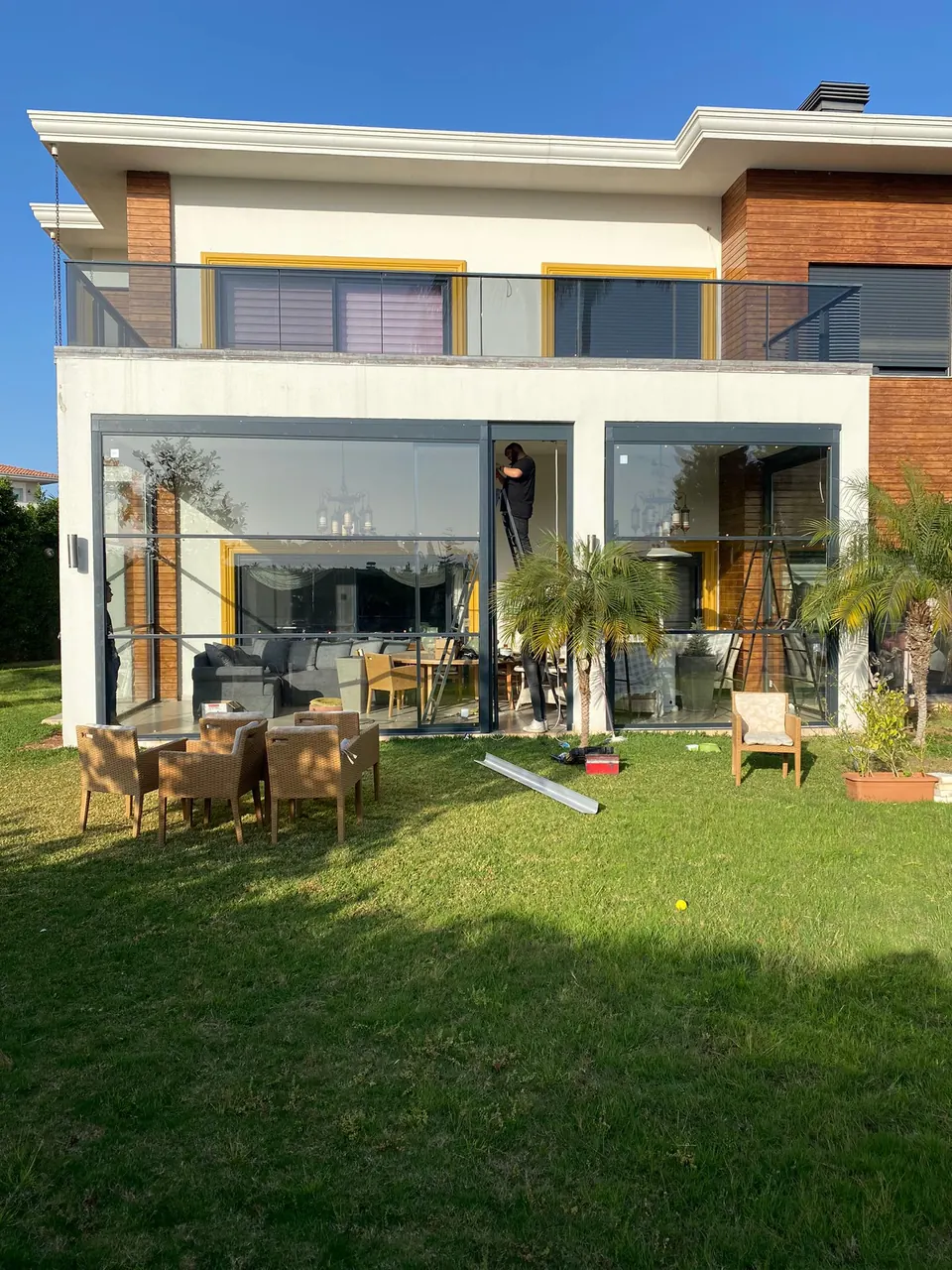 Guillotine Glass or Sliding Glass? A Façade Comparison